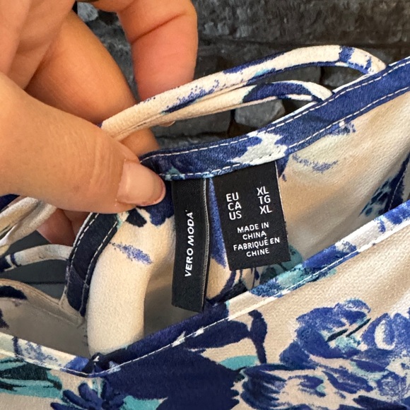 Vero Moda Blue Floral Camisole - Picture 4 of 4